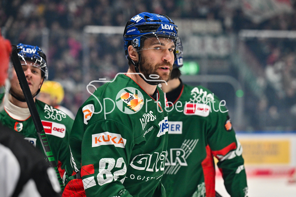 Augsburger Panther - Löwen Frankfurt | Jubel der Hausherren nach dem Treffer zum 1-0 durch Alexandre GRENIER (Augsburger Panther 82), Tor / Torschuetze / Freude / Happy beim match zwischen den Augsburger Panthern und den Löwen Frankfurt am 8. Spieltag der Penny DEL im Curt Frenzel Stadion am 19.10.2025