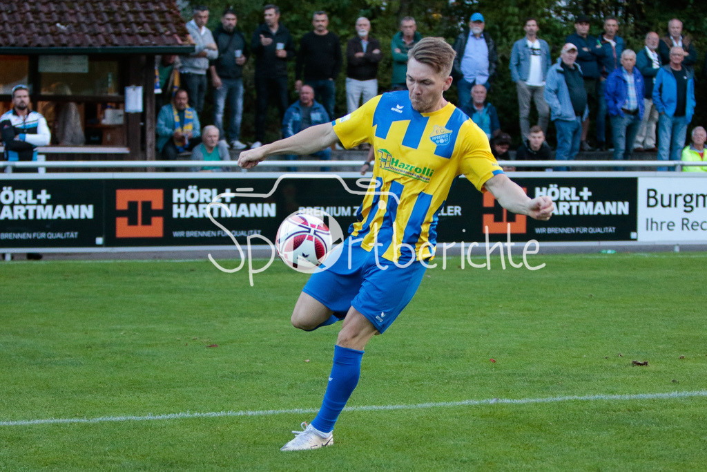 FC Pipinsried - SV Viktoria Aschaffenburg | Pablo PIGL (FCP #7) am Ball