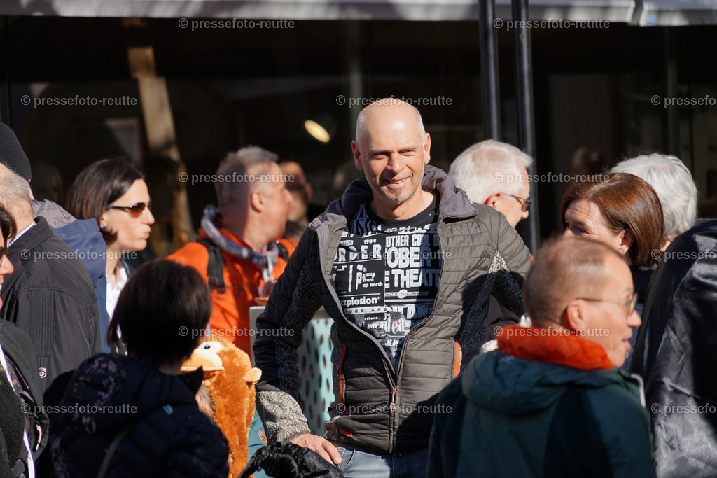 news-2023-Feb16-Unsinniger_Fasching_Reutte-sony-DSC02375 | Info aus dem Bezirk Reutte/Ausserfern Tirol sowie eine umfangreiche Bilddatenbank über die gesamte Region: Lechtal, Talkessel Reutte, Tannheimertal, Zwischentoren. Lech, Plansee, Zugspitze, Grenztunnel, B179, Fernpassstraße, Verkehr, Lawinen, Tradition, - Realisiert mit Pictrs.com