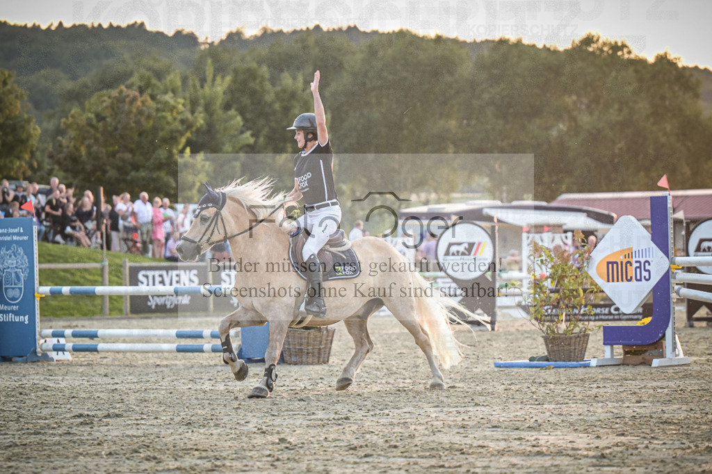 DOS_2382 | Entdecke hochwertige Reitturnierfotos von Foto Oger. Professionell, emotional und authentisch – jetzt Lieblingsmomente im Shop bestellen.Deutschlandweite Turnierfotografie. - Realisiert mit Pictrs.com