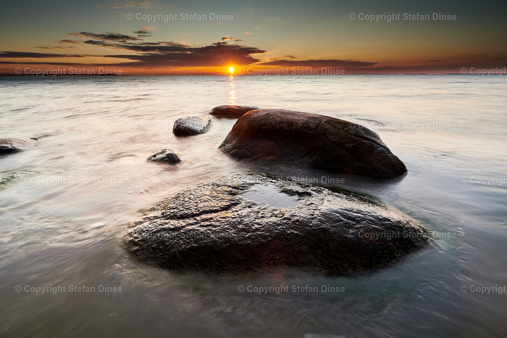 _DSC4611.bjpg | Findlinge im Eis, Zeesenboote bei der Traditionsregatta, eine Seebrücke im Sonnenaufgang - mit den Bildern aus dieser Galerie erhalten Sie wunderschöne Aufnahmen über das ganze Jahr. Ein tolles Produkt zum Verschenken, Werben oder zum Träumen vom nächsten - Realisiert mit Pictrs.com