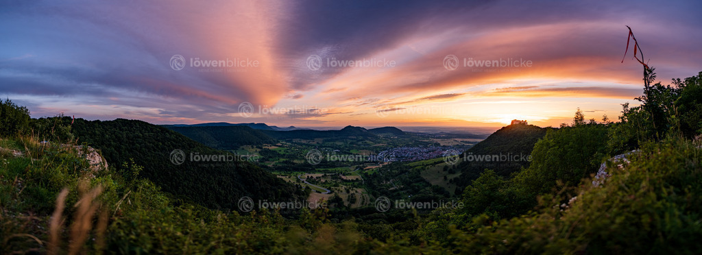 Hohenneuffen am Abend zum Beginn der blauen Stunde | löwenblicke | shop