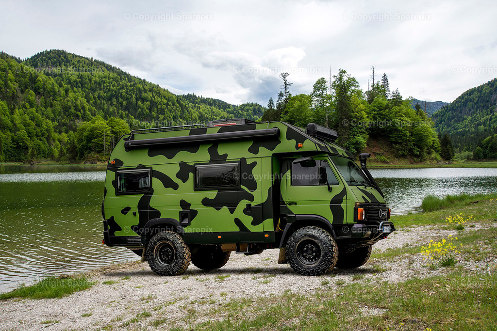 Sparepix_Portfolio22 | Hybrid-Compositing: AI car + real backplate - Realisiert mit Pictrs.com