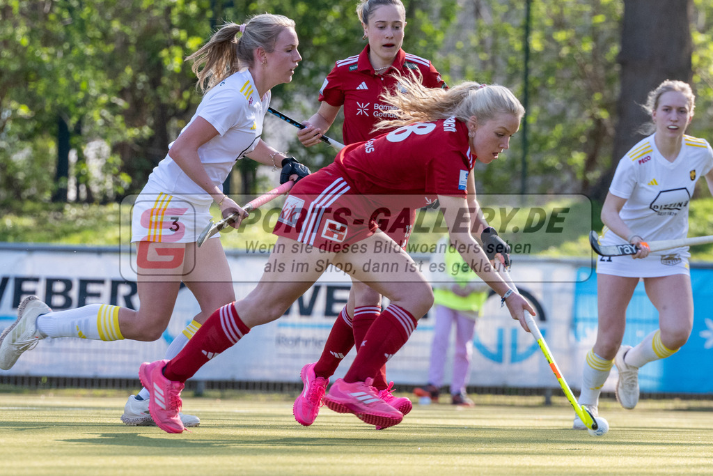 SFE_20260322_0061 | Köln, Deutschland, 22.03.26: Feldhockey 1. Bundesliga Damen zwischen Rot-Weiss Köln - Harvestehuder HTC im REWE Sportpark am 22.03.2026 in Köln, Deutschland. (Foto von Stephan Fehrmann)Köln, Germany, 22.03.26: Feldhockey 1. Bundesliga Damen between Rot-Weiss Köln - Harvestehuder HTC in REWE Sportpark at 22.03.2026 in Köln, Deutschland. (Foto from Stephan Fehrmann)