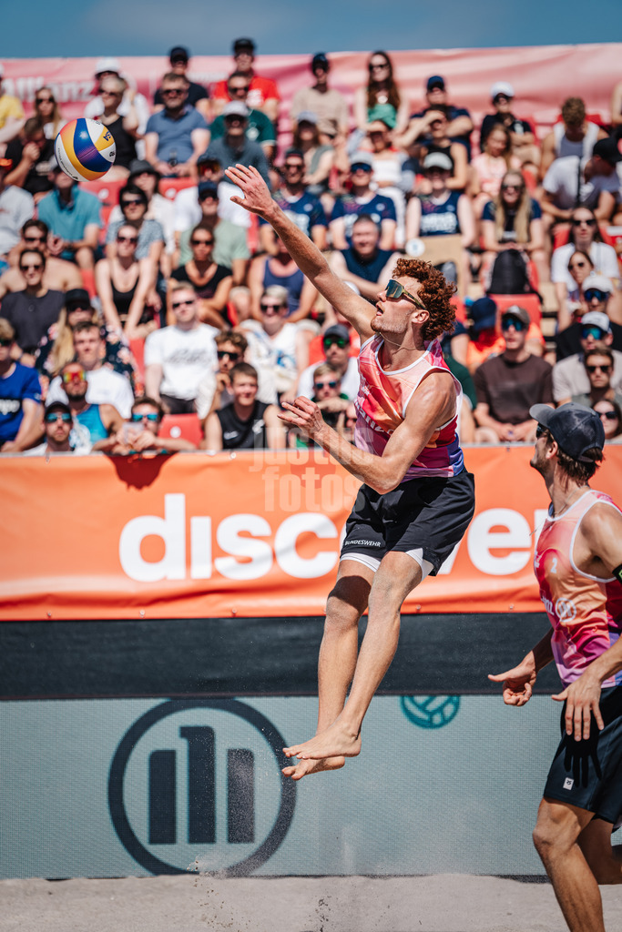 Beachvolleyball | Männer  | Allianz German Beach Tour 2024 | Tourstop Kühlungsborn | 10.08.2024 | Max Just beim Angriff