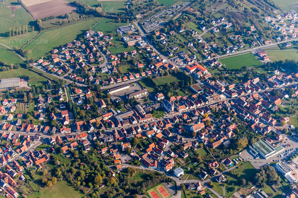 Aerial view: Soultz-sous-Forets in Soultz-sous-Forêts in the state Bas-Rhin, France. – Photo: IMG_45893.jpg taken on 10/16/2011 by Werner Riehm/FLY-FOTO.com – Resolution of the original: 4752 x 3168 px