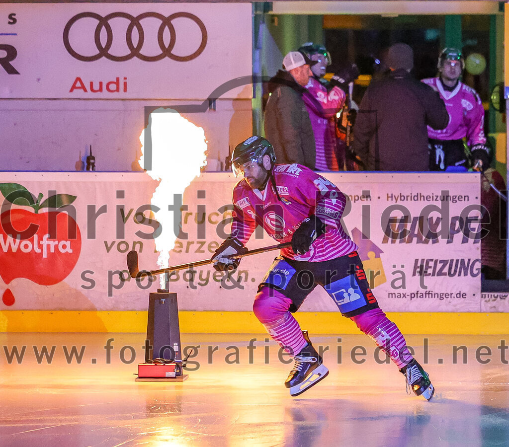 2025-10-28_005_TSV_Erding_gegen_Toelzer_Loewen | Erding, Deutschland, 28.10.2025:Eishockey, Oberliga Süd 2025 / 2026, 13. Spieltag, TSV Erding gegen Tölzer Löwen, Endergebnis: 2:5Markus Eberhardt (Erding Gladiators, #94)Foto: Christian Riedel / fotografie-riedel.net