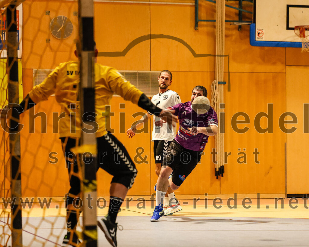 2024-03-09_072_SpVgg_Altenerding_gegen_SVW_Burghausen | Erding, Deutschland, 09.03.2024:
Handball, Bezirksoberliga Männer 2023 / 2024, 18. Spieltag, SpVgg Altenerding gegen SVW Burghausen, Endergebnis: 25:34

Torwart Alexander Langenfaß (SVW Burghausen, #1), Christian Loris (SpVgg Altenerding, #11)

Foto: Christian Riedel / fotografie-riedel.net