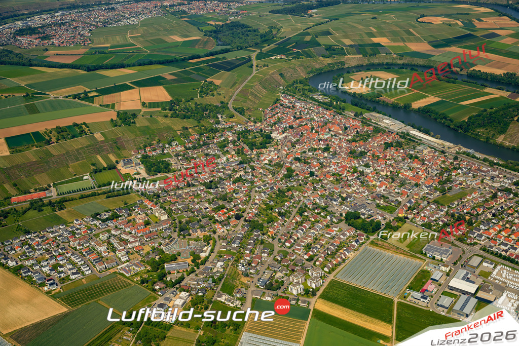 Das Luftbild zeigt  Kirchheim am Neckar - Die Luftaufnahme wurde 2023 vom UL-Flugzeug aus erstellt ( keine Drohne ) - Hochauflösende Luftaufnahme - Für grossformatige Ausdrucke geeignet. Die Geschenkidee !Mit Lizenz und Bildrechte bestellbar