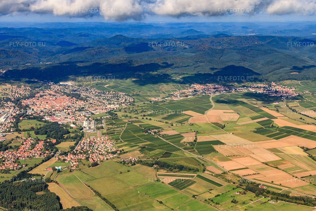 Vue aérienne: Du sud-est à le quartier Altenstadt in Wissembourg dans le département Bas Rhin, France – .Photo: IMG_21036.jpg prise le 06/09/2009 par Werner Riehm/FLY-FOTO.eu – Résolution de l'original: 4232 x 2822 px