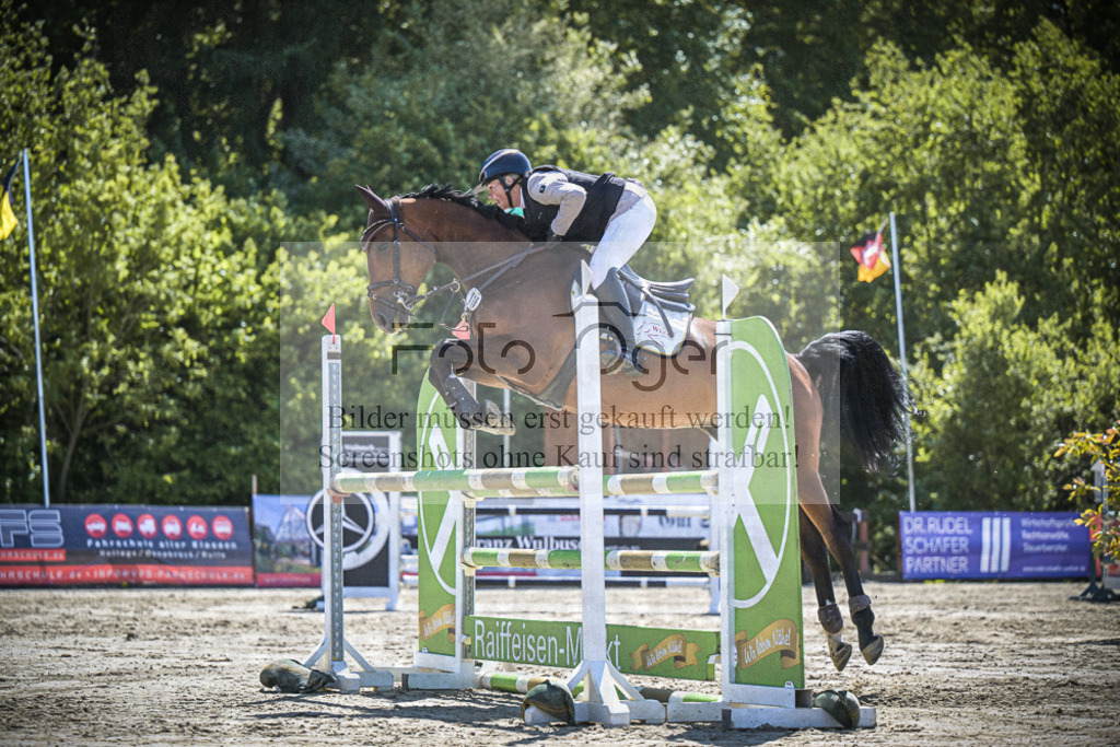 DOS_6892 | Entdecke hochwertige Reitturnierfotos von Foto Oger. Professionell, emotional und authentisch – jetzt Lieblingsmomente im Shop bestellen. - Realisiert mit Pictrs.com
