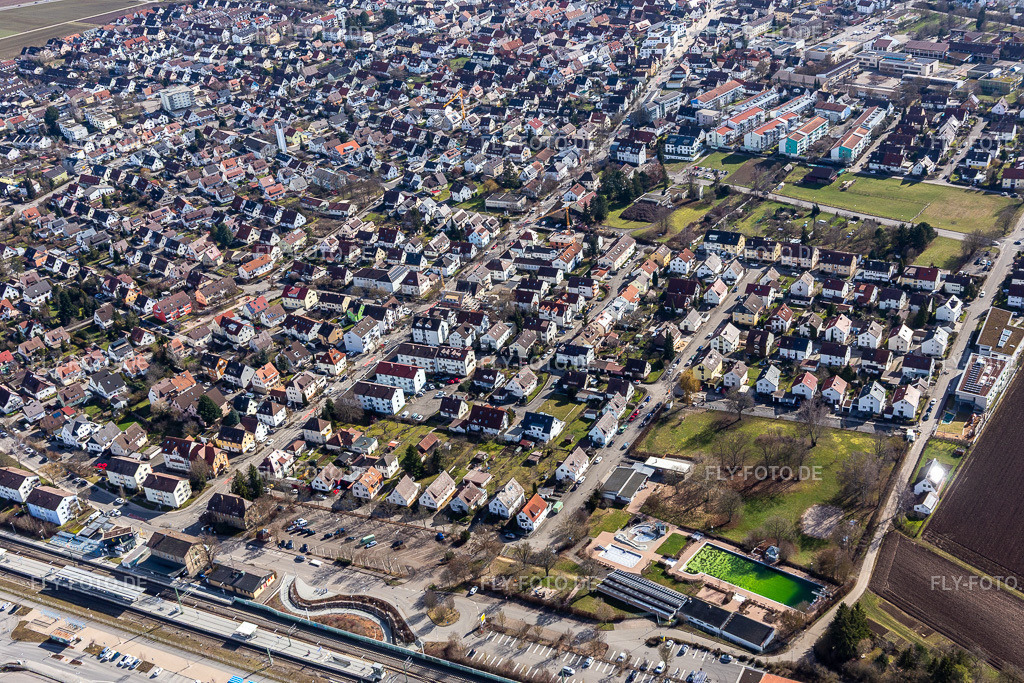 Ortsansicht von Norden jenseits des Bahnhofs | Luftbild: Ortsansicht von Norden jenseits des Bahnhofs in Renningen im Bundesland Baden-Württemberg in Deutschland. Foto: IMG_124951.jpg vom 20.02.2021 durch ©2025 Werner Riehm fly-foto.de/copyright - Realisiert mit Pictrs.com