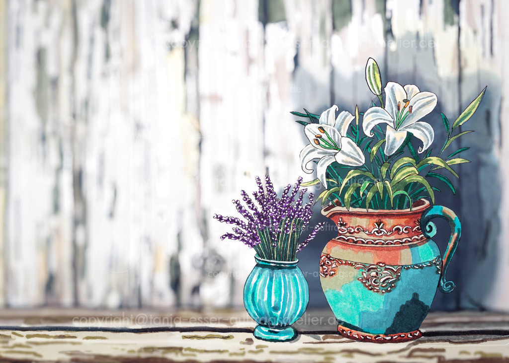 158 bVintage Lilien und Lavendel vor unscharfem Holz D | Handgemalte Illustration mit Marker Stiften auf Papier zeigt weiße Lilien und violette Lavendelblüten in türkisen Blumen Gefäßen vor unscharfem weißen Holz Hintergrund. Copy Space. 
