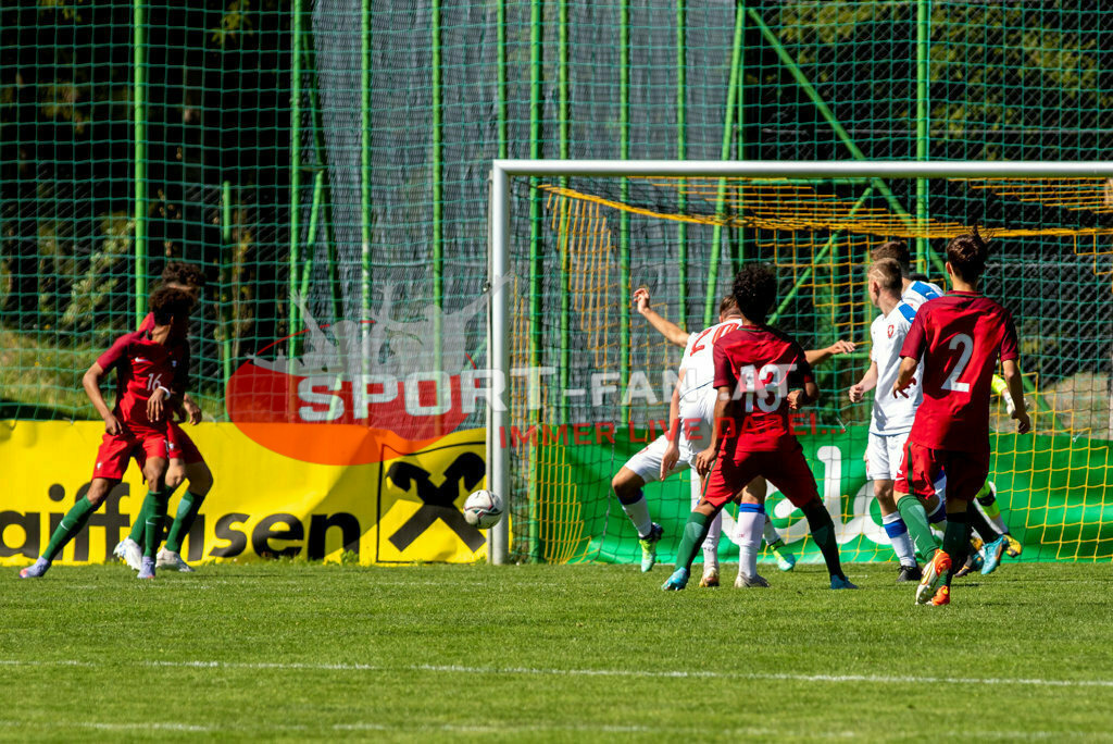 Portugal  U15 -Czech Republic U15 | RAFAEL MELO (Portugal #16) MATYAS NECHVATAL (Czech Republic #20) DUARTE SOARES (Portugal #13) EDGAR MOTA (Portugal #2) ; Portugal  U15 -Czech Republic U15 am 29.04.2022 in Arnoldstein
(Sportplatz), AUSTRIA, (Photo by Ernst Krawagner sport-fan.at) - Realisiert mit Pictrs.com