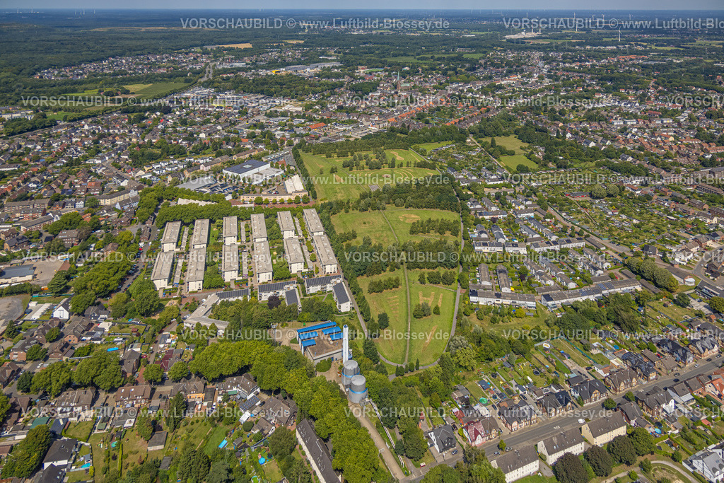 Bottrop250802476 | Luftbild, Prosper-Park, Grünanlage auf dem Gelände der ehemaligen Zeche Prosper III, Wohngebiet Ortsansicht, Nord-Ost, Bottrop, Ruhrgebiet, Nordrhein-Westfalen, Deutschland