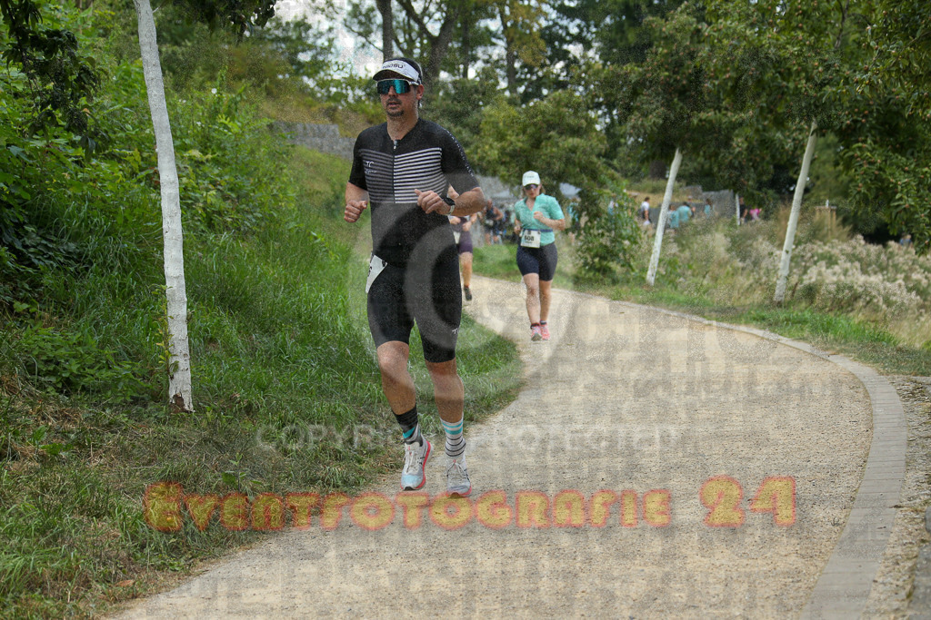 250824_1428_EX1_6346 | Sportfotografie im Rhein-Sieg Kreis, Köln, Bonn, NRW, Rheinland Pfalz, Hessen, etc. Unser Tätigkeitsfeld umfasst den Laufsport vom Volkslauf über den Marathon, Duathlon, Triathon bis zum Ultralauf wie Kölnpfad Ultra oder Schindertrail.