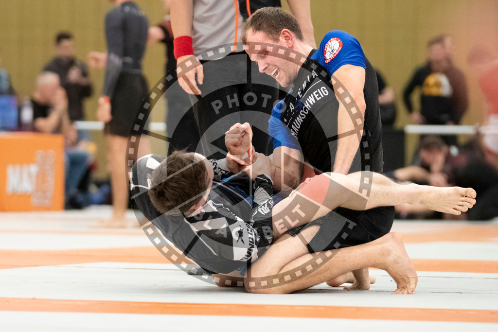 20231125PBB6896 | Fighters compete during the Grappling Industries Jiu-jitsu Championship in Berlin, Germany, on November 25, 2023.