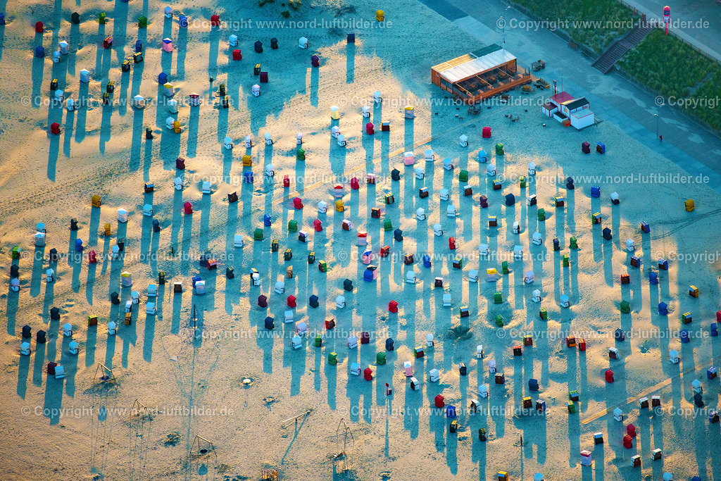 Borkum Strandkörbe_Niedersachsen_ELS_3412070619 | Luftbilder aus Norddeutschland. Die große Luftbild Bilddatenbank von Sylt, Amrum, Föhr, Büsum, Cuxhaven, Hamburg, Bremen, Bremerhaven, Cuxhaven, Langeoog, Norderney, Borkum, Emden, Nordsee, Ostsee, Flensburg, Kiel, Stralsund, Rostock, Darß, Rügen, Usedom