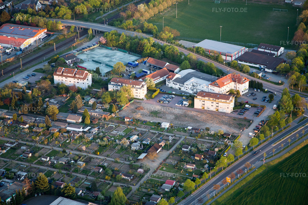Luftbild: Lahnstraße mit Bundesanstalt Technisches Hilfswerk (THW) - Ortsverband Bensheim im Ortsteil Auerbach in Bensheim im Bundesland Hessen in Deutschland. Foto: IMG_077860.jpg vom 23.04.2015 durch Werner Riehm/FLY-FOTO.deUnser THW - Ortsverband: THW OV Bensheim