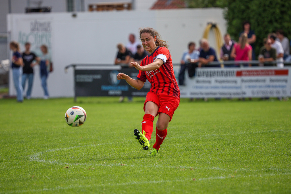 20250727_AHP-FCH_043 | Fotopresso – Sportfotografie in Heidenheim & Umgebung. Professionelle Sportfotografie für unvergessliche Momente. Dynamische Action-Shots, emotionale Szenen & hochwertige Bilder. - Realisiert mit Pictrs.com