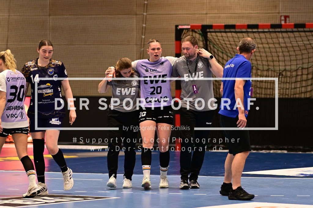 Handball I Frauen I Saison 2025-2026 I Play-Offs 5-11 I 3. Spieltag I Buxtehuder SV - VfL Oldenburg I 177534 | Verletzung bei Ariane Pfundstein (20, VfL Oldenburg) - Realisiert mit Pictrs.com