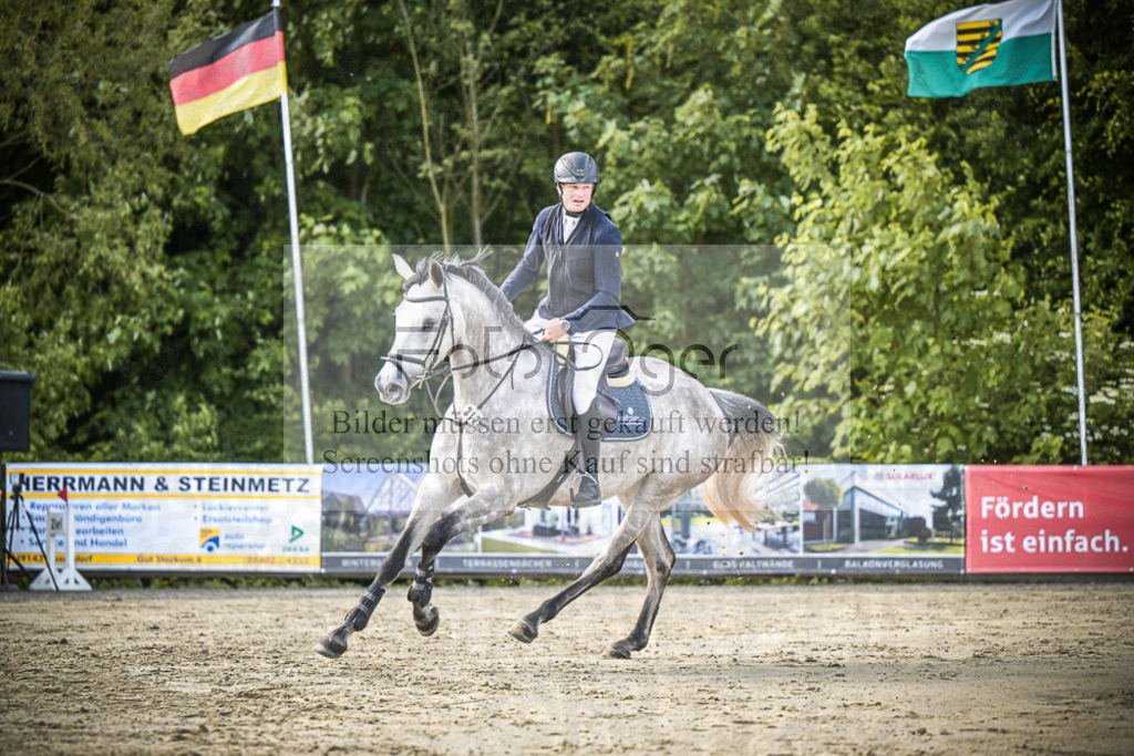 DOS_8292 | Entdecke hochwertige Reitturnierfotos von Foto Oger. Professionell, emotional und authentisch – jetzt Lieblingsmomente im Shop bestellen.Deutschlandweite Turnierfotografie. - Realisiert mit Pictrs.com