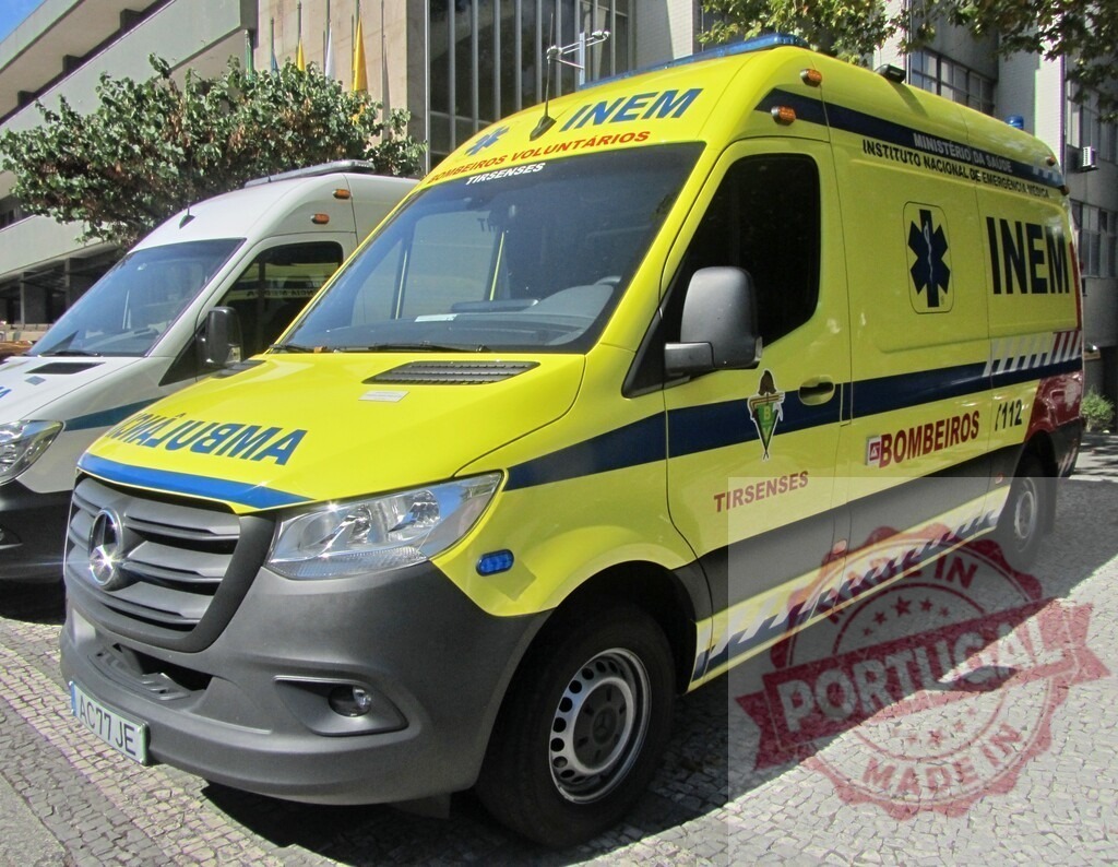 Portuguese INEM Bombeiros ambulance service van in Portugal | Mercedes-Benz emergency medical service ambulance for Bombeiros Voluntários Tirsenses INEM - Realisiert mit Pictrs.com
