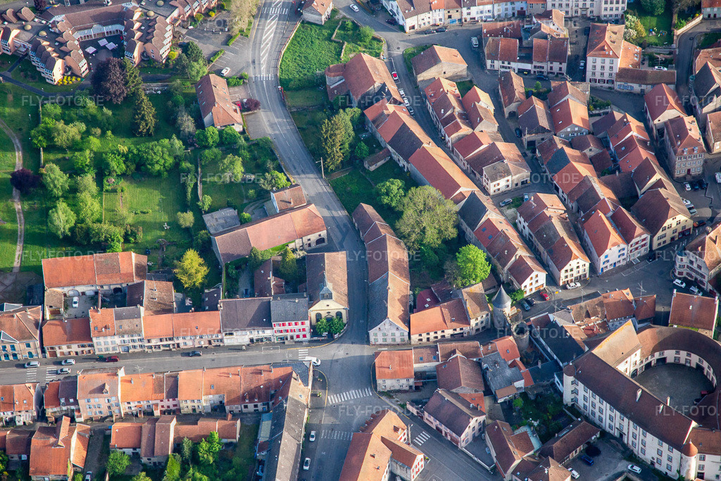 Rue des Remparts | Luftbild: Rue des Remparts in Fénétrange im Bundesland Moselle in Frankreich. Foto: IMG_140610.jpg vom 01.05.2024 durch Werner Riehm/FLY-FOTO.de - Realisiert mit Pictrs.com