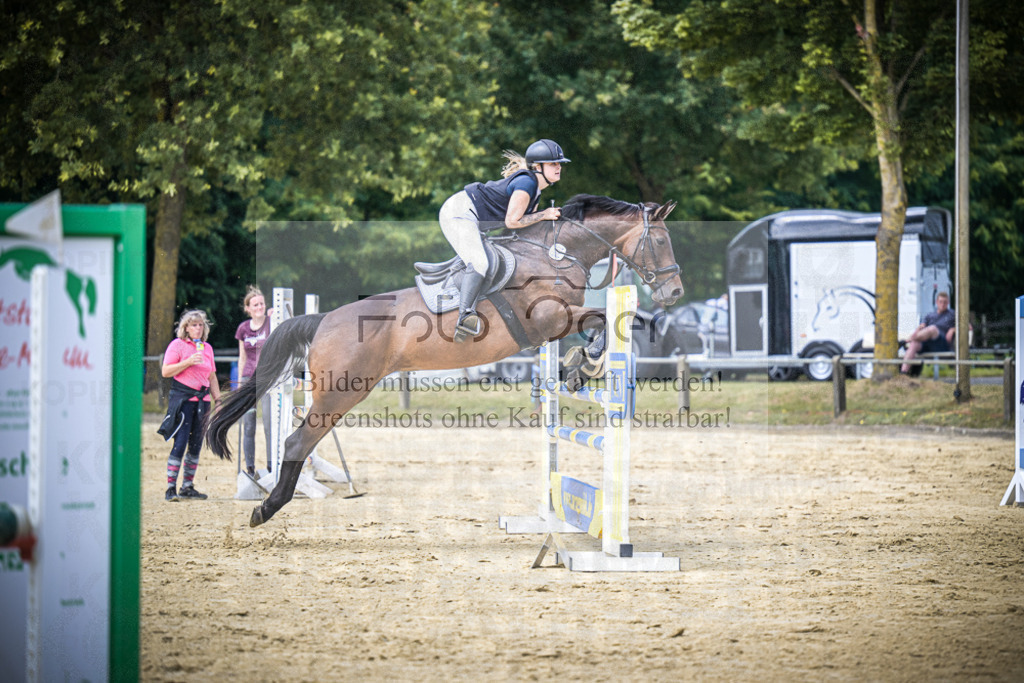 DOS_1565 | Entdecke hochwertige Reitturnierfotos von Foto Oger. Professionell, emotional und authentisch – jetzt Lieblingsmomente im Shop bestellen.Deutschlandweite Turnierfotografie. - Realisiert mit Pictrs.com