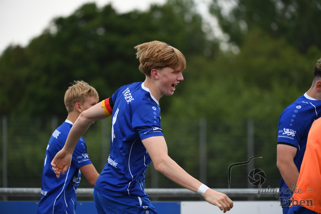 FC Rastede-JSG Esens/Dornum | B-Jugend Bezirksliga; FC Rastede (blau)-JSG Esens/Dornum (weiß) am 24.05.2025 in Rastede (Sportanlage Kötterswegs), Photo: Philip Eiben 2025 - Realisiert mit Pictrs.com