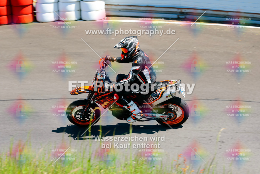 Moto-TeamOBK-22392 | Hier findet Ihr Bilder von Touristenfahrten auf der Nürburgring Nordschleife oder von anderen Veranstaltungen die ich besucht habe. Viel Spass beim Durch Schauen 