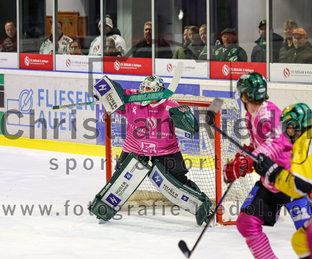 2025-10-28_099_TSV_Erding_gegen_Toelzer_Loewen | Erding, Deutschland, 28.10.2025:Eishockey, Oberliga Süd 2025 / 2026, 13. Spieltag, TSV Erding gegen Tölzer Löwen, Endergebnis: 2:5Torwart Leon Meder (Erding Gladiators, #39)Foto: Christian Riedel / fotografie-riedel.net