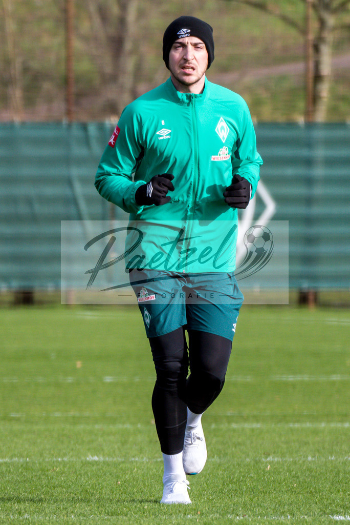 20200212_TRASVW_0048 | Fussball, Herren: Kevin Moehwald (Werder Bremen) beim Lauftraining waehrend der Trainingseinheit des SV Werder Bremen auf dem wohninvest Weserstadion Trainingsplatz am 12.02.2020 in Bremen, Deutschland. - Realisiert mit Pictrs.com