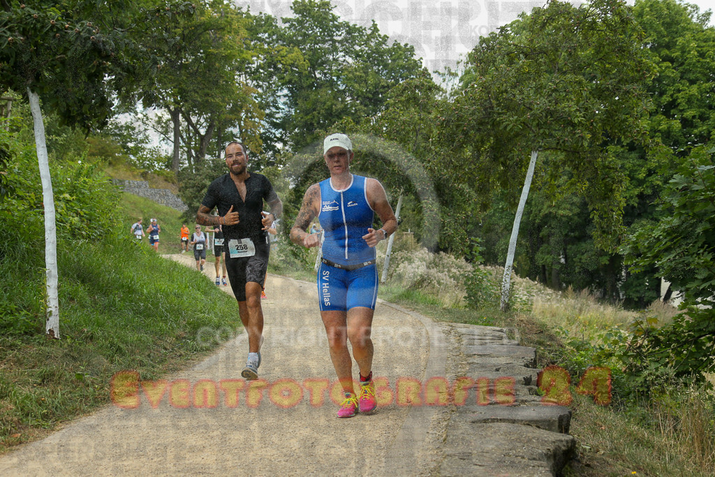 250824_1351_EX1_3954 | Sportfotografie im Rhein-Sieg Kreis, Köln, Bonn, NRW, Rheinland Pfalz, Hessen, etc. Unser Tätigkeitsfeld umfasst den Laufsport vom Volkslauf über den Marathon, Duathlon, Triathon bis zum Ultralauf wie Kölnpfad Ultra oder Schindertrail.