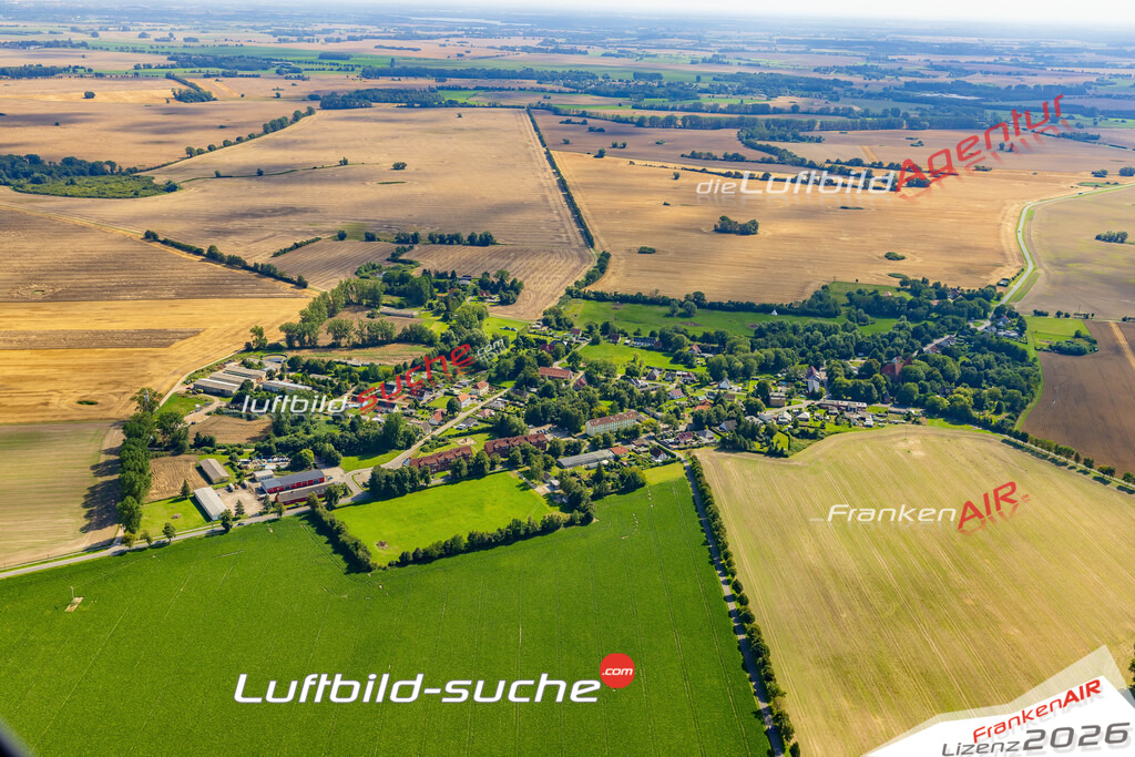 Luftbild der Stadt Groß Mohrdorf - Die Luftaufnahme wurde 2025 vom UL-Flugzeug heraus erstellt ( keine Drohne ) - Hochauflösende Luftaufnahme - für professionelle Ausdrucke geeignet. Die Geschenkidee !Hier alle&nbsp;Infos zur Lizenzierung der LuftaufnahmeWir fliegen auch dieses Jahr wieder in Ihre Region um Luftbilder zu erstellen.- Luftbild anfragen