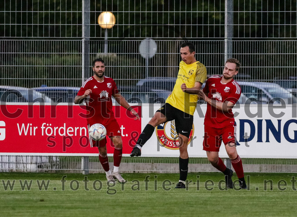 2023-09-07_091_FC_Finsing_gegen_FC_Moosinning_II | Finsing, Deutschland, 07.09.2023:
Fußball, Kreisliga 2023 / 2024, 8. Spieltag, FC Finsing gegen FC Moosinning II, Endergebnis: 3:0

Markus Rickhoff (FC Finsing, #7), Dominik Bluhme (FC Finsing, #16)

Foto: Christian Riedel / fotografie-riedel.net