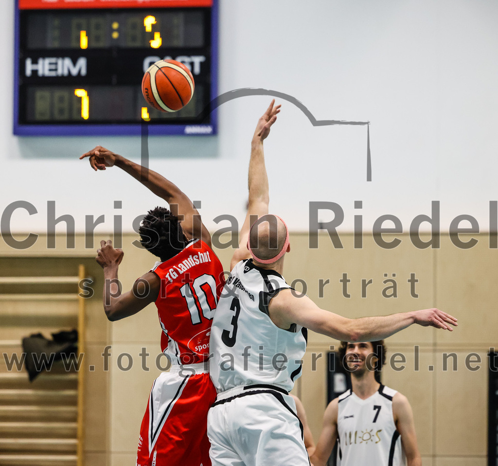 2022-12-03_014_TSV_Vaterstetten_gegen_TG_Landshut | Vaterstetten, Deutschland, 03.12.2022:
Basketball, Bayernliga Herren Südost 2022 / 2023, 7. Spieltag, TSV Vaterstetten gegen TG Landshut, Endergebnis: 71:78

 (TG Landshut, #10), F. Sutur (TSV Vaterstetten, #3)

Foto: Christian Riedel / fotografie-riedel.net