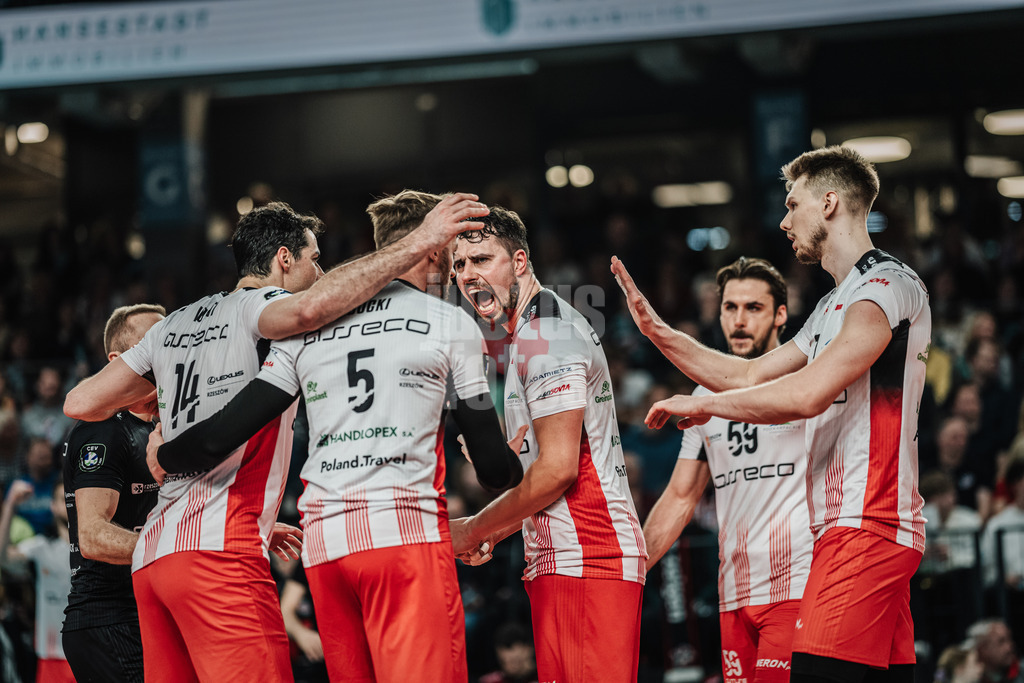 Volleyball | Herren | Saison 2023/2024 | CEV Volleyball Cup 2024 Finale | SVG Lüneburg (GER) vs. Asseco Resovia Rzeszow (POL) | 12.03.2024 | Jubel bei Asseco Resovia Rzeszow, in der Mitte Fabian Drzyzga (#11, Asseco Resovia Rzeszow)