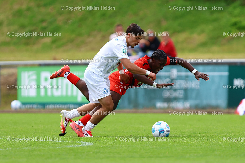 NH_JFVLübeckU19_HolsteinKielU19_SHFVLandespokal_29052025 | #8 Christen Frederick Mensah (JFV Lübeck U19), #8 Burak Asik (Holstein Kiel U19)Fußball I Junioren I SHFV-Landespokal (A-Junioren) I Saison 2024-2025 I Finale I JFV Lübeck U19 - Holstein Kiel U19 I 29.05.2025 I Uwe-Seeler-Fußball-Park
