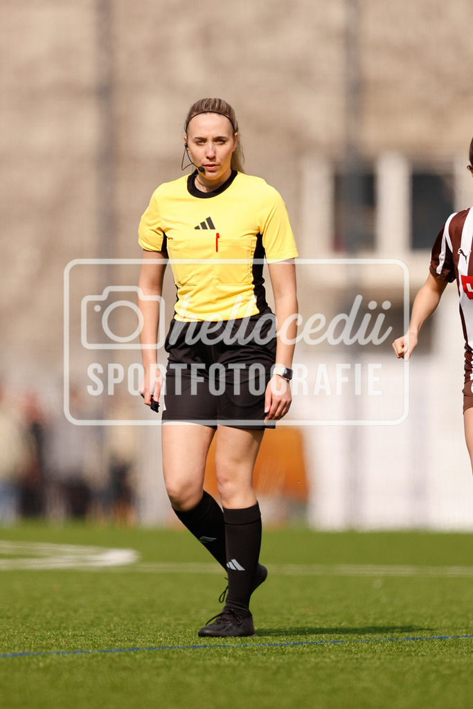 Fußball I Frauen I Saison 2025-2026 I Regionalliga Nord I 15. Spieltag I St. Pauli - SpVg Aurich-27 | Joelina Wendtorff (Schiedsrichterin) - Realisiert mit Pictrs.com