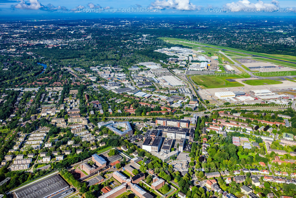Hamburg_Fuhlsbüttel_Südliches_Flughafen_Gewerbegebiet_ELS_0837050823 | HAMBURG 05.08.2023 Stadtansicht des Innenstadtbereiches im Ortsteil Fuhlsbüttel in Hamburg, Deutschland. // City view on down town in the district Fuhlsbuettel in Hamburg, Germany. Foto: Martin Elsen