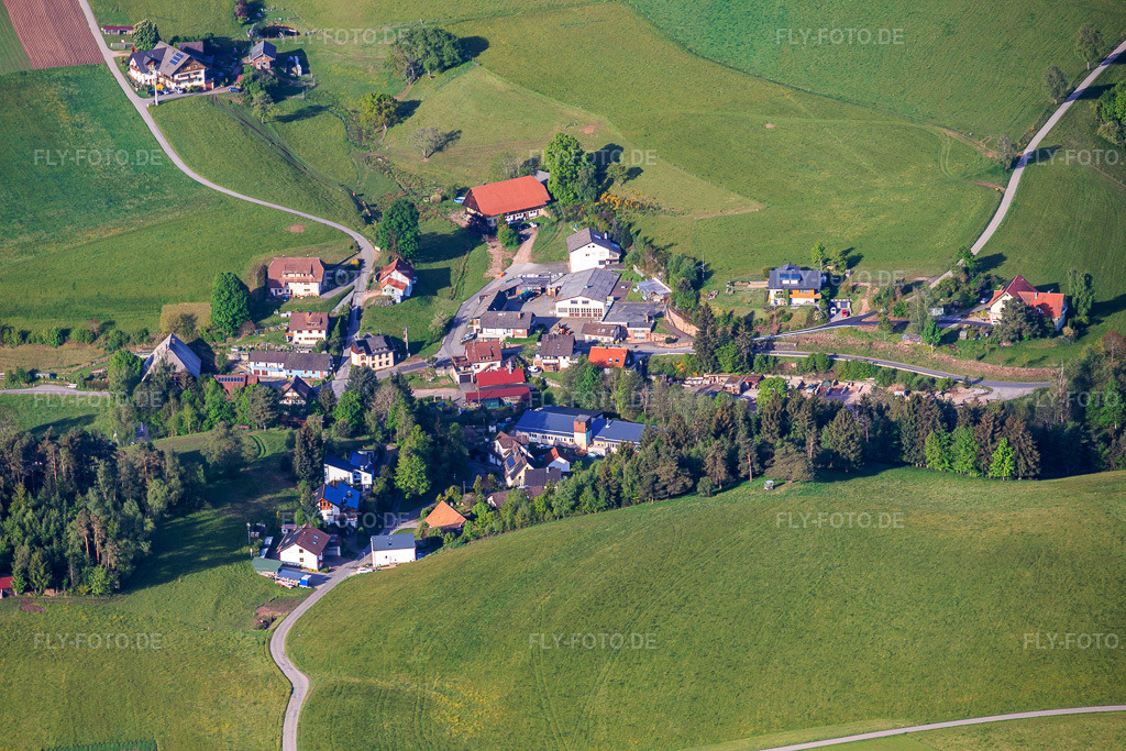 Luftbild: Ortsteil Sulzbachtal aus Nordosten im Ortsteil Diesenhof in Lauterbach im Bundesland Baden-Württemberg in Deutschland.Foto: IMG_156254.jpg vom 17.05.2026 durch Werner Riehm/FLY-FOTO.deAuflösung des Originals: 6000 x 4000 px