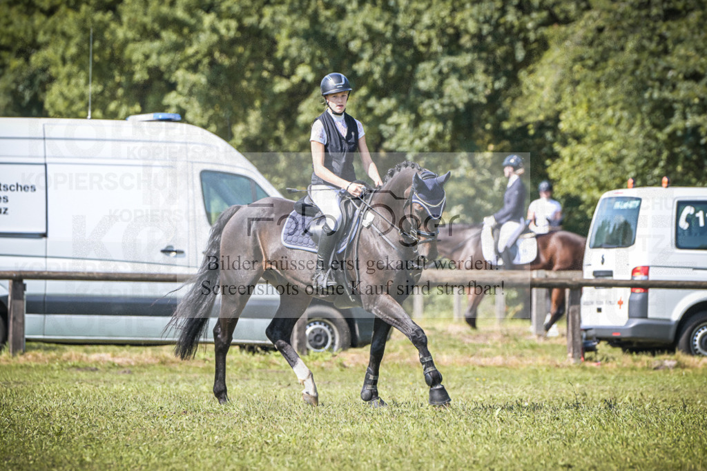 DOS_0253 | Entdecke hochwertige Reitturnierfotos von Foto Oger. Professionell, emotional und authentisch – jetzt Lieblingsmomente im Shop bestellen.Deutschlandweite Turnierfotografie. - Realisiert mit Pictrs.com