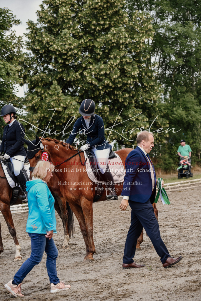 DSC_9359 | Pferde- und Turnierfotografie in Westsachsen. Pferdeportraits, Auftragszeichnungen und intuitive Kunst.