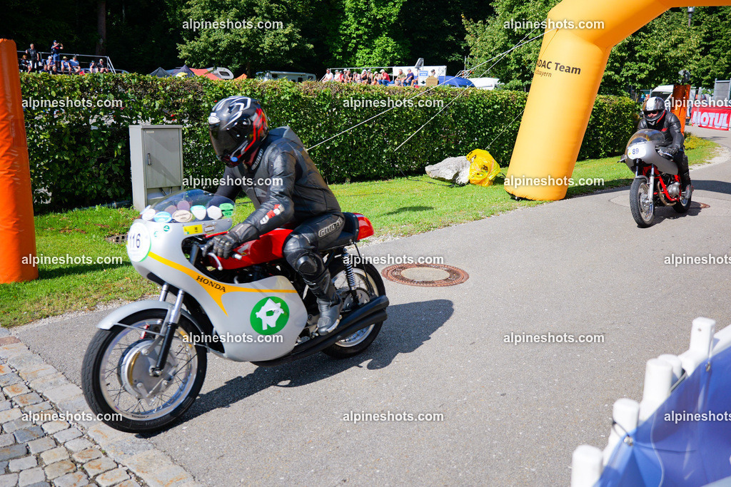 P1025876 | Erleben Sie atemberaubende, hochqualitative Fotos Ihrer Fahrt entlang der malerischen Alpenstraßen. Besuchen Sie alpineshots.com, um professionelle Aufnahmen Ihrer unvergesslichen Reise zu finden und zu kaufen - Realisiert mit Pictrs.com