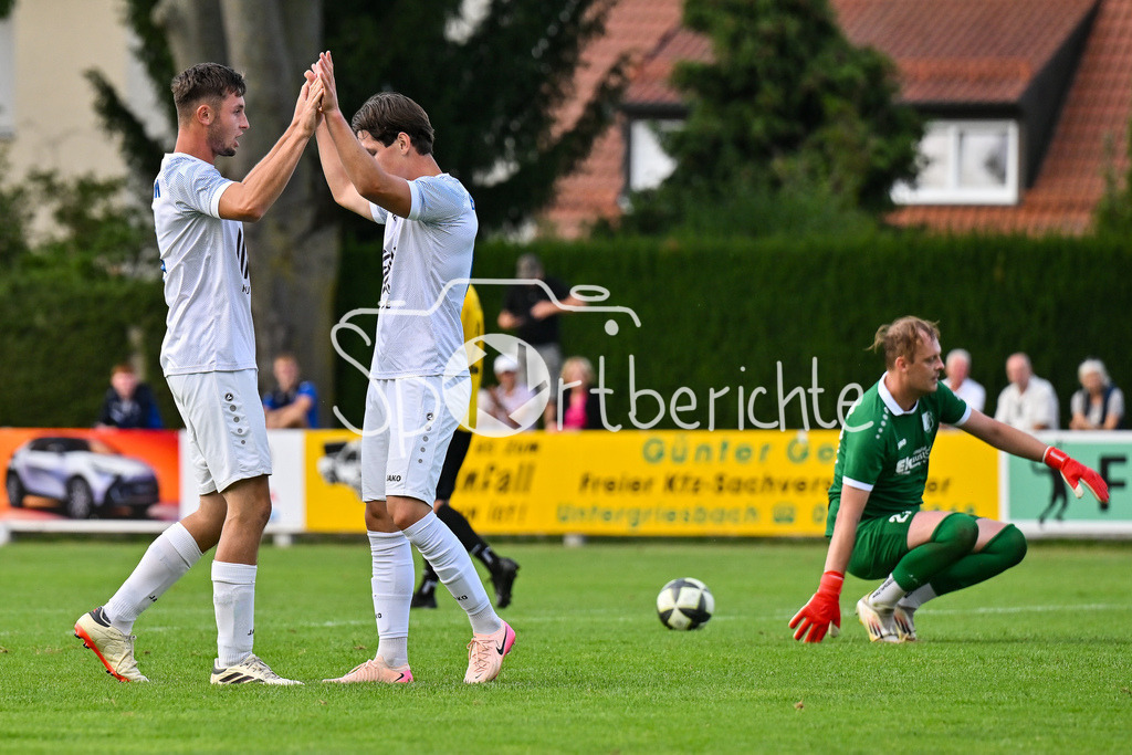 BC Aichach - SF Bachern | Jubel nach 3-0 Aichach 18