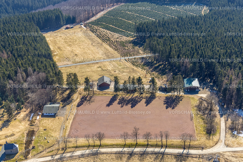 Winterberg220303593 | Luftbild, Sportplatz mit Schweden-Hütte und Kreuzkapelle Altastenberg, Nordenau, Winterberg, Sauerland, Nordrhein-Westfalen, Deutschland