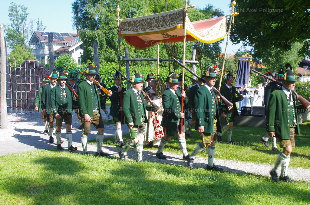 IMGP3019 | fotografiert von Axel PollmannLeonhardi Wallfahrt Benediktbeuern und Murnau, Fronleichnam, Fasching, Landschaft im Loisachtal und Benediktbeuern  - Realisiert mit Pictrs.com