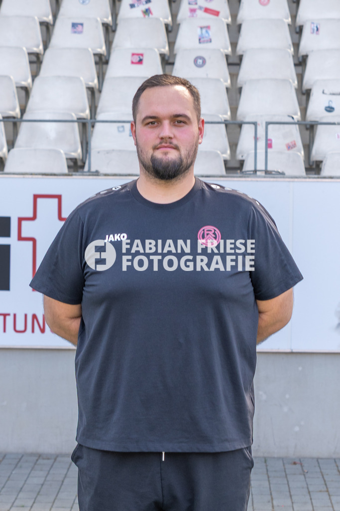 Rot-Weiss Essen; 3. Liga, Portraettermin 2026/2027, Foto: Eibner-Pressefoto/Fabian Friese | DOMINIK GÖTZ (Equipment Manager)Rot-Weiss Essen; 3. Liga, Portraettermin 2026/2027, Foto: Eibner-Pressefoto/Fabian Friese - Realisiert mit Pictrs.com