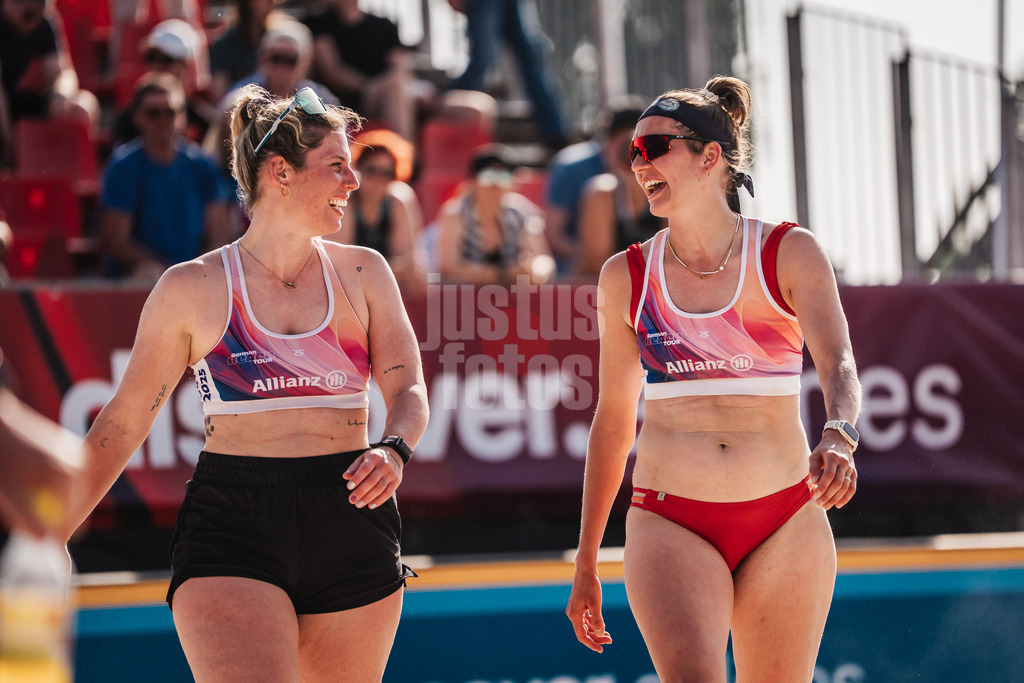 Beachvolleyball | Frauen | Allianz German Beach Tour 2025 | Tourstop Bremen | 13.06.2025 | v.l. Sandra Ferger und Larissa Claassen jubeln